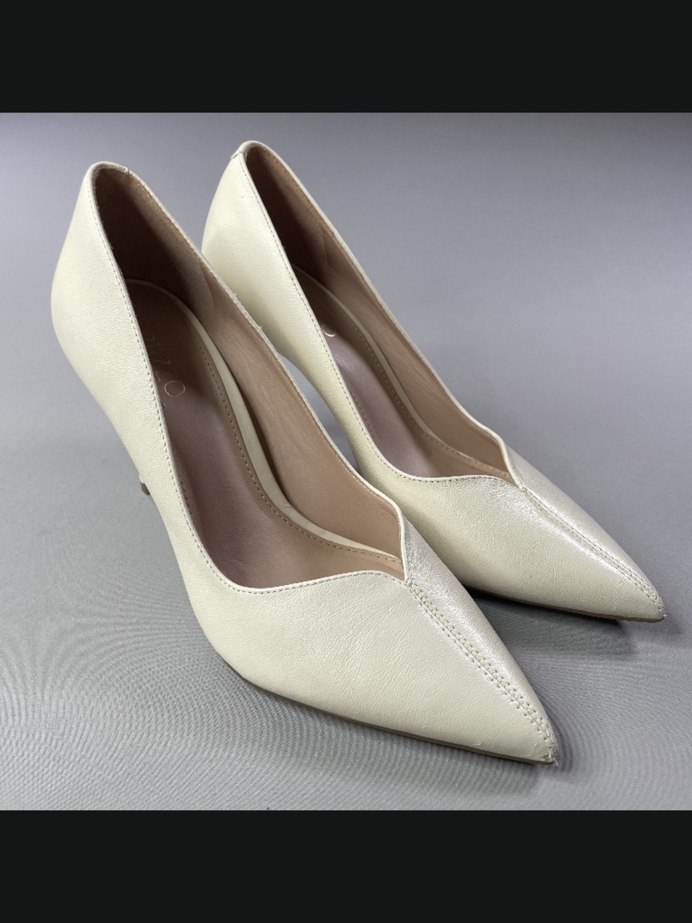 Arezzo Shoes Womens 6.5 off white leather heels pumps cream cocktail classic
